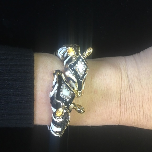 Gold, black and white bling zebra clasp bracelet - Picture 5 of 8